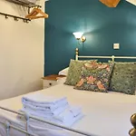 Pitcairn House-uk41255