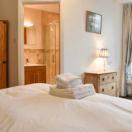 Holiday home Pitcairn House-uk41255