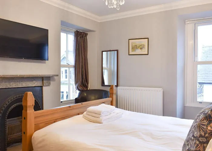 Pitcairn House-uk41255