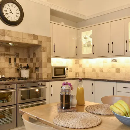 Pitcairn House-uk41255